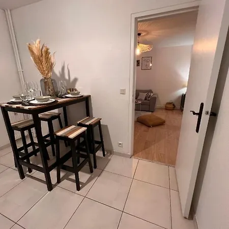 Grand Balcon Stationnement Apartment *