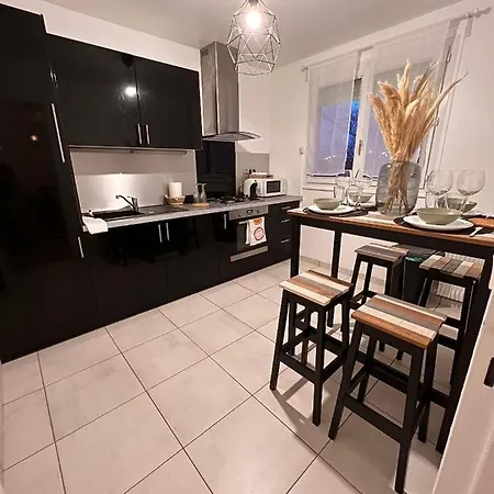 Grand Balcon Stationnement Apartment *