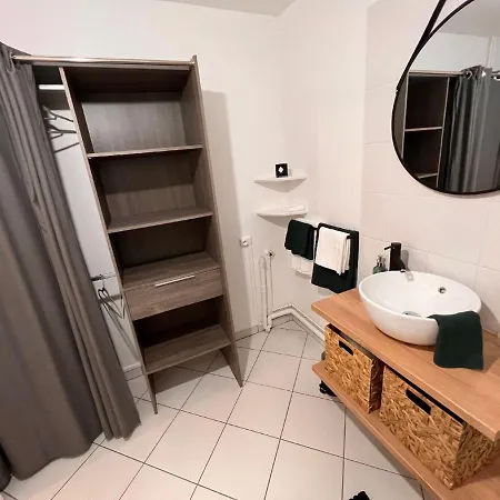 Grand Balcon Stationnement Apartment